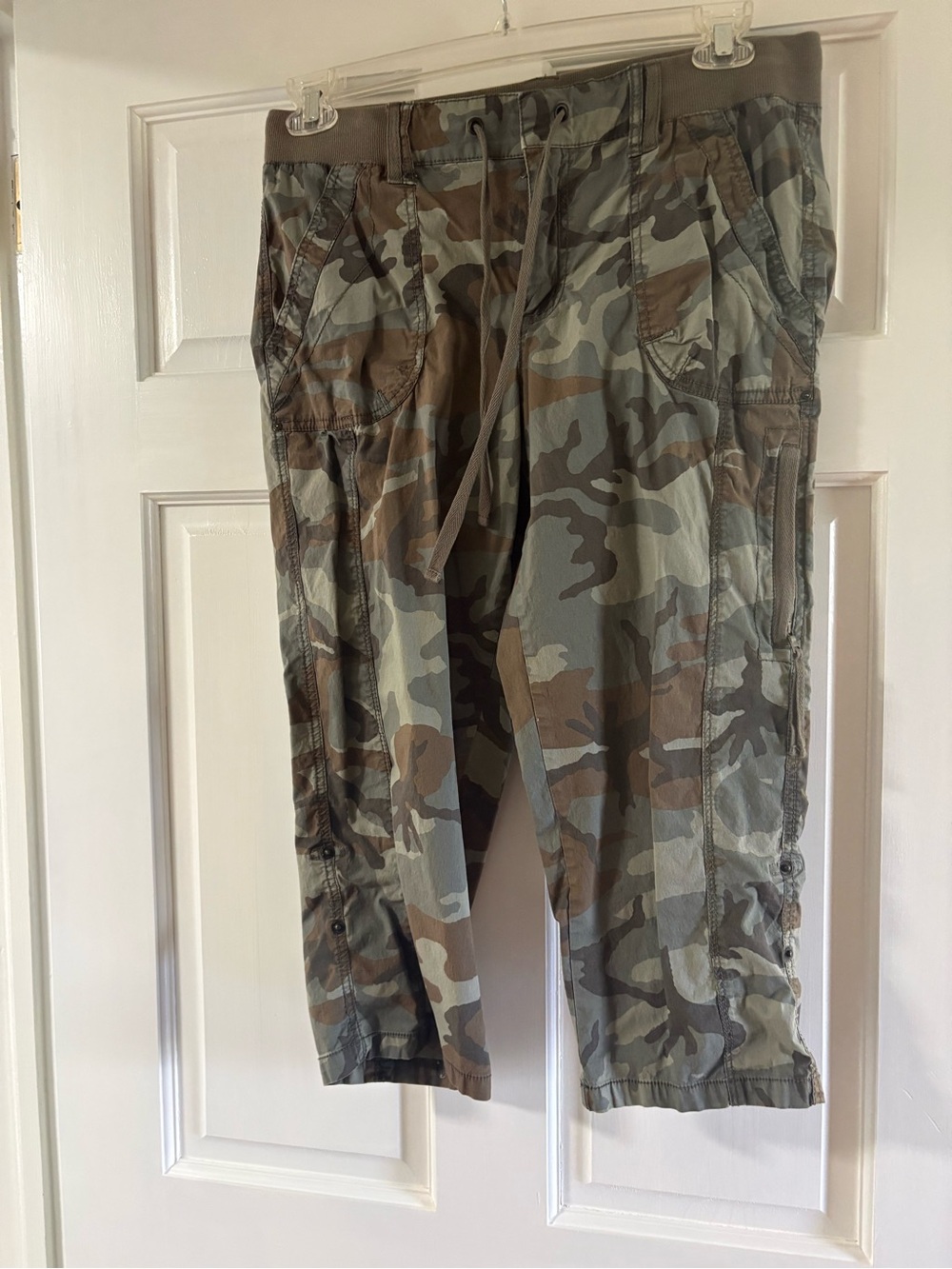 Women's Camo Cargo Capris - Green/Brown